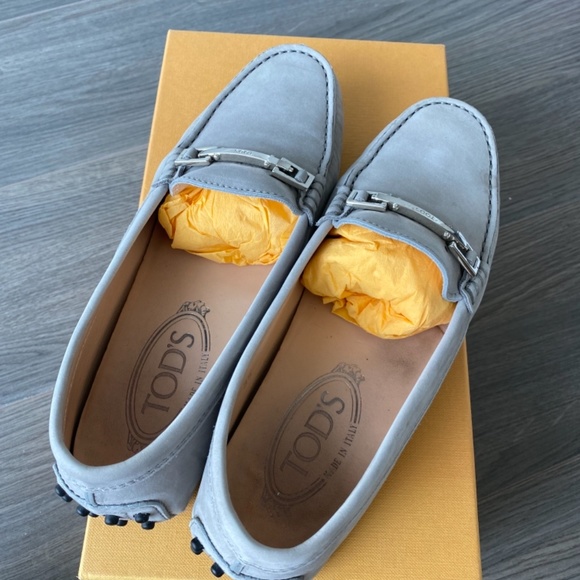 Tod’s Gommini Driving Shoes in Suede Light Grey Size 35 - Picture 2 of 5